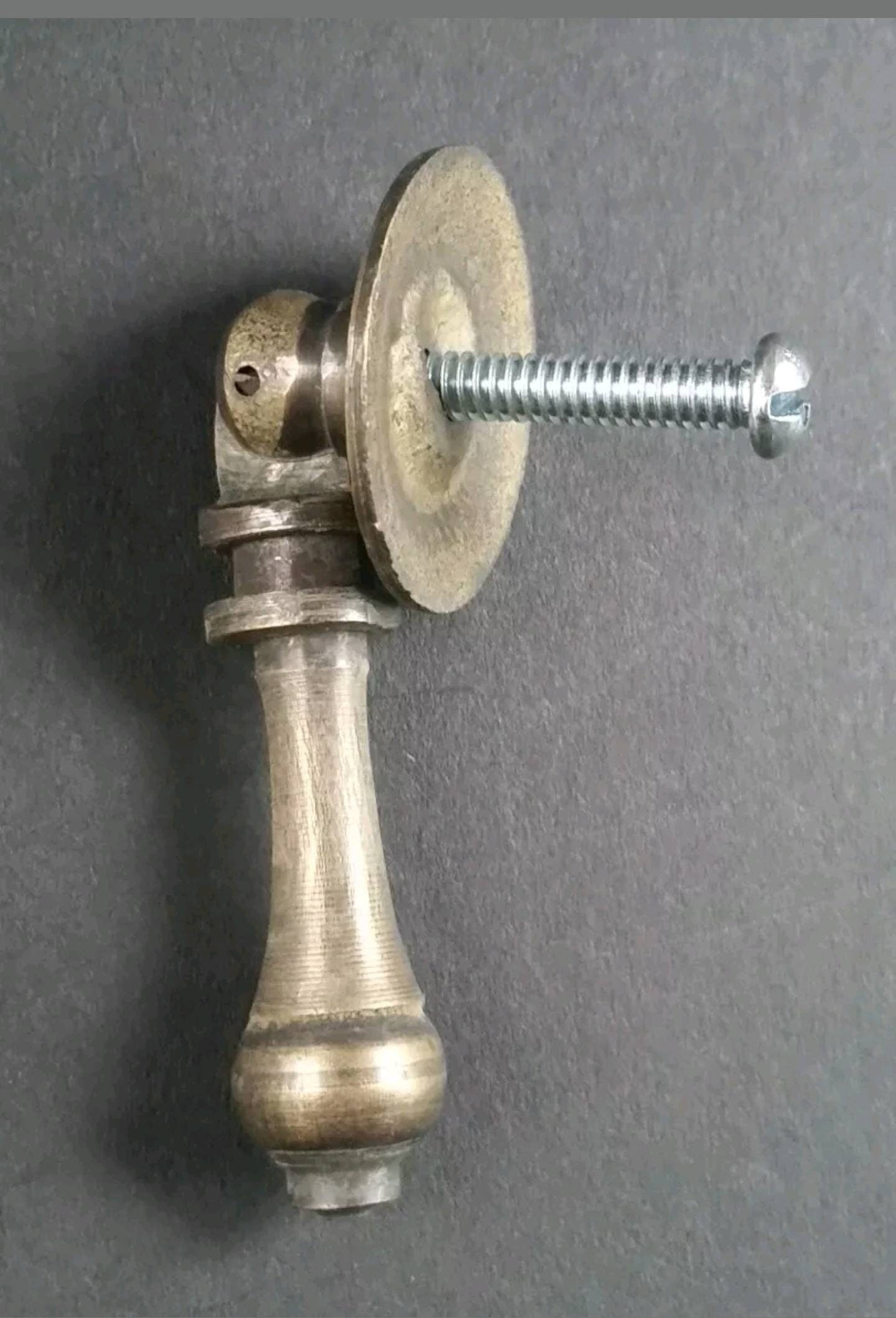 4 x Antique Style Solid Brass Tear Drop Pendant Handle Pulls Knobs w. bolts approx 1" round Backplate Unlaquered. #H3