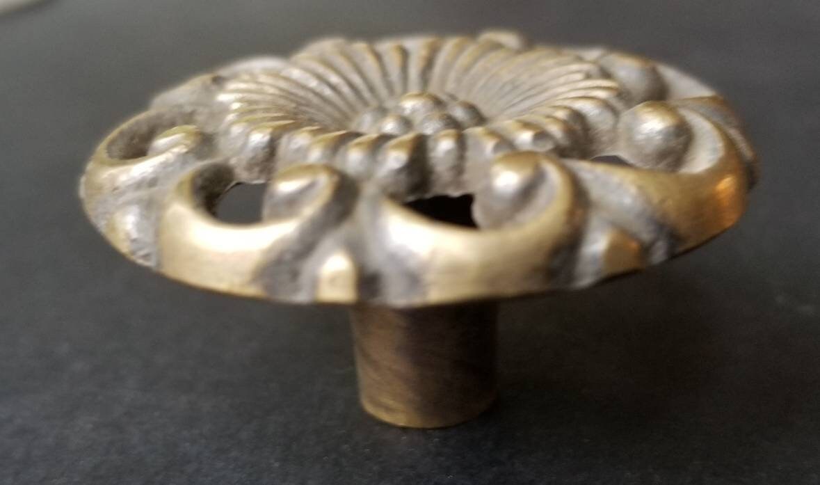 4 x Antique Vintage Style French Provincial Brass Floral Knobs Pulls Handles 1-1/2" dia. #K24