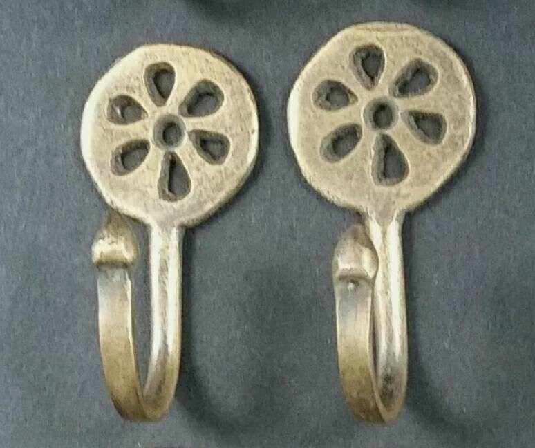 2 x unique solid brass single Coat Towel Hooks Floral Daisy Ornate Backplate 2 3/8" long #C5