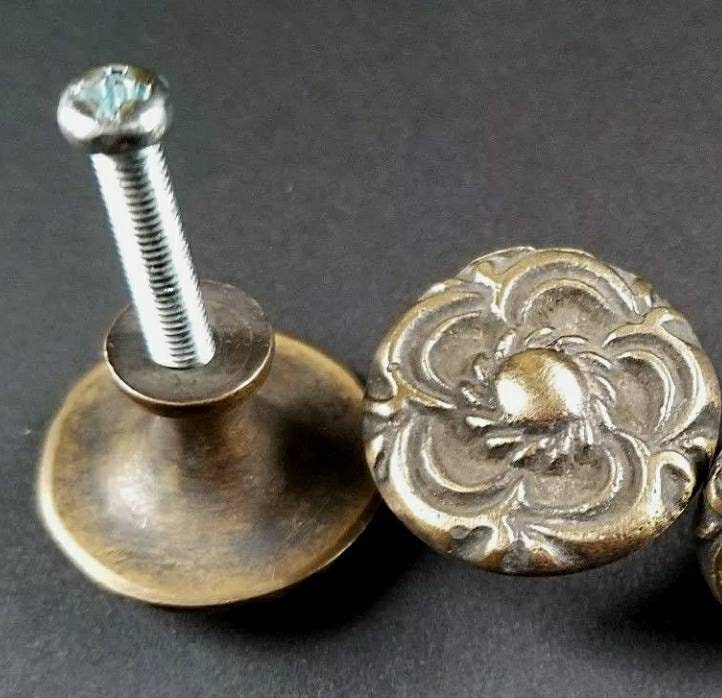 2 x Antique Vintage Style French Provincial Brass Floral Knobs Pulls Knobs 1" diamer. #K19