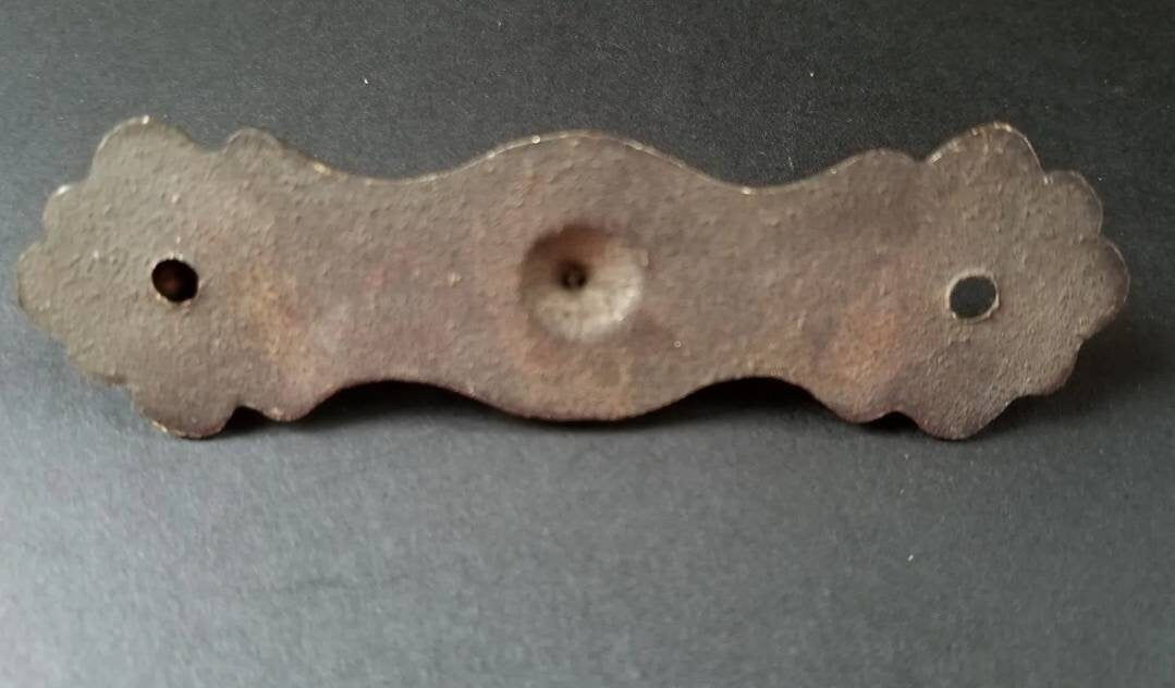 2 x Ornate teardrop pendant Brass Handles drawer pulls scalloped back 3-3/4" #H41