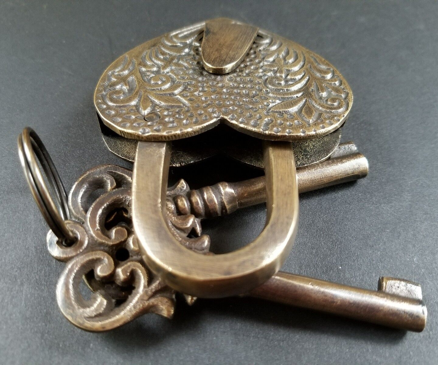 ♡ HEART LOVE Paris PADLOCK 3-3/4" Ornate carving Vtg. Style, 2 Skeleton Keys #L7