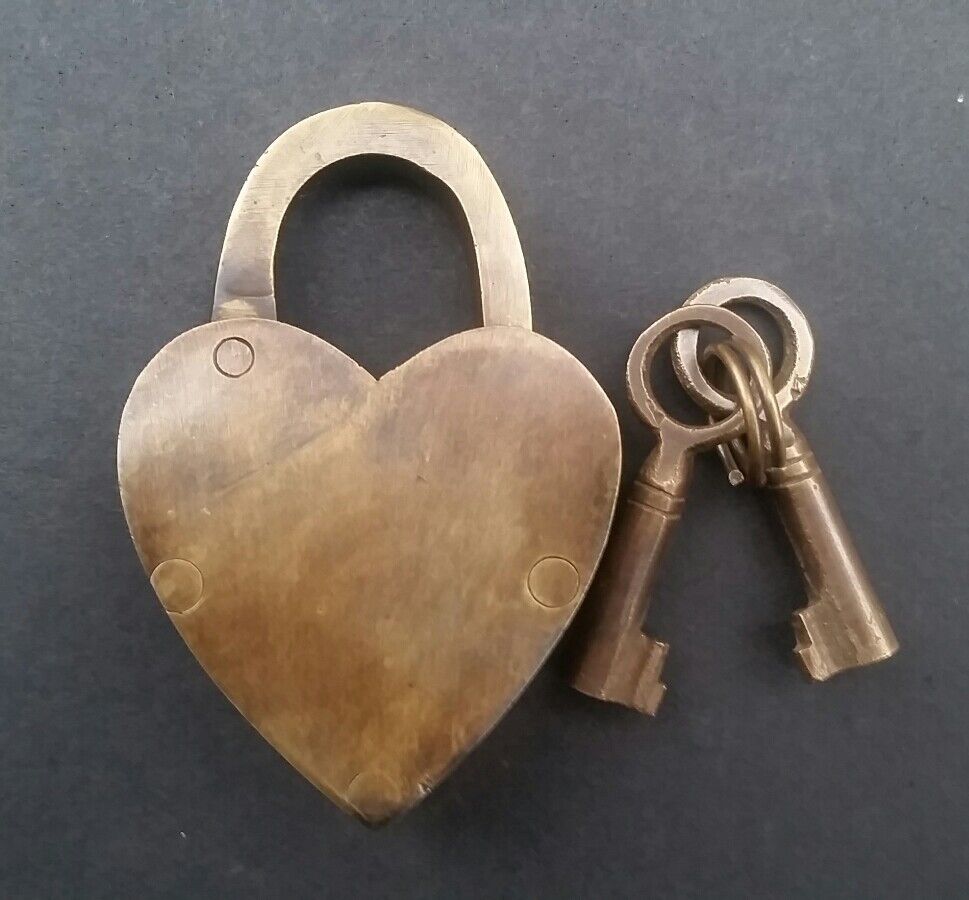 Vtg. Style ♡ Love Valentine Heart Paris PADLOCK, 2 SKELETON Keys Brass 3"t. #L3