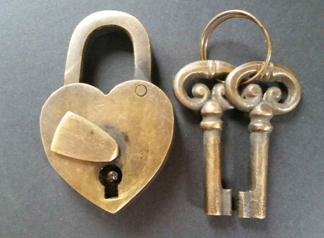 Vtg. style ♡ Love Valentine Paris HEART LOCK 2 Skeleton Keys Brass 2-3/4" #L8