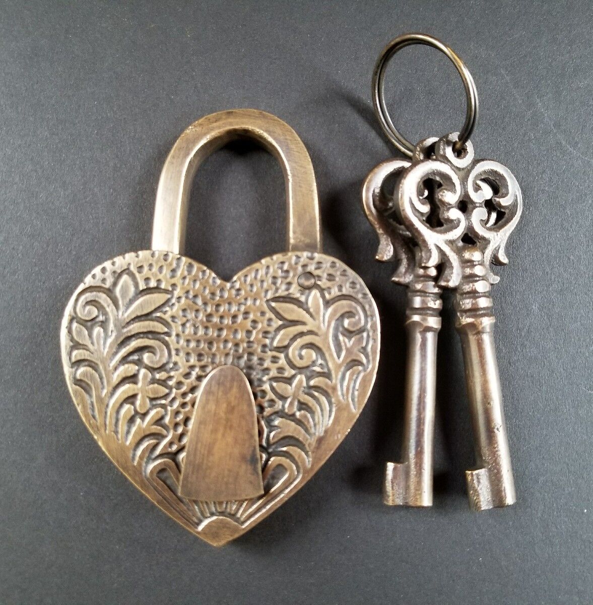 ♡ HEART LOVE Paris PADLOCK 3-3/4" Ornate carving Vtg. Style, 2 Skeleton Keys #L7