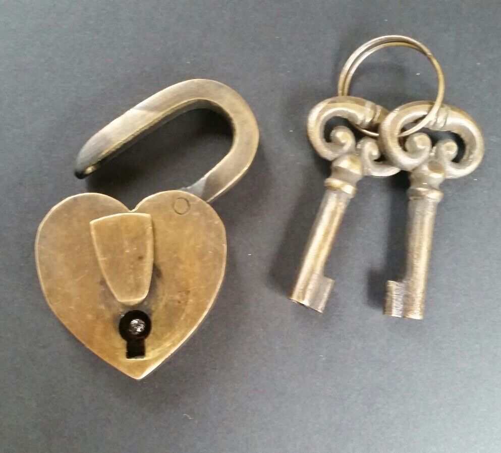 Vtg. style ♡ Love Valentine Paris HEART LOCK 2 Skeleton Keys Brass 2-3/4" #L8