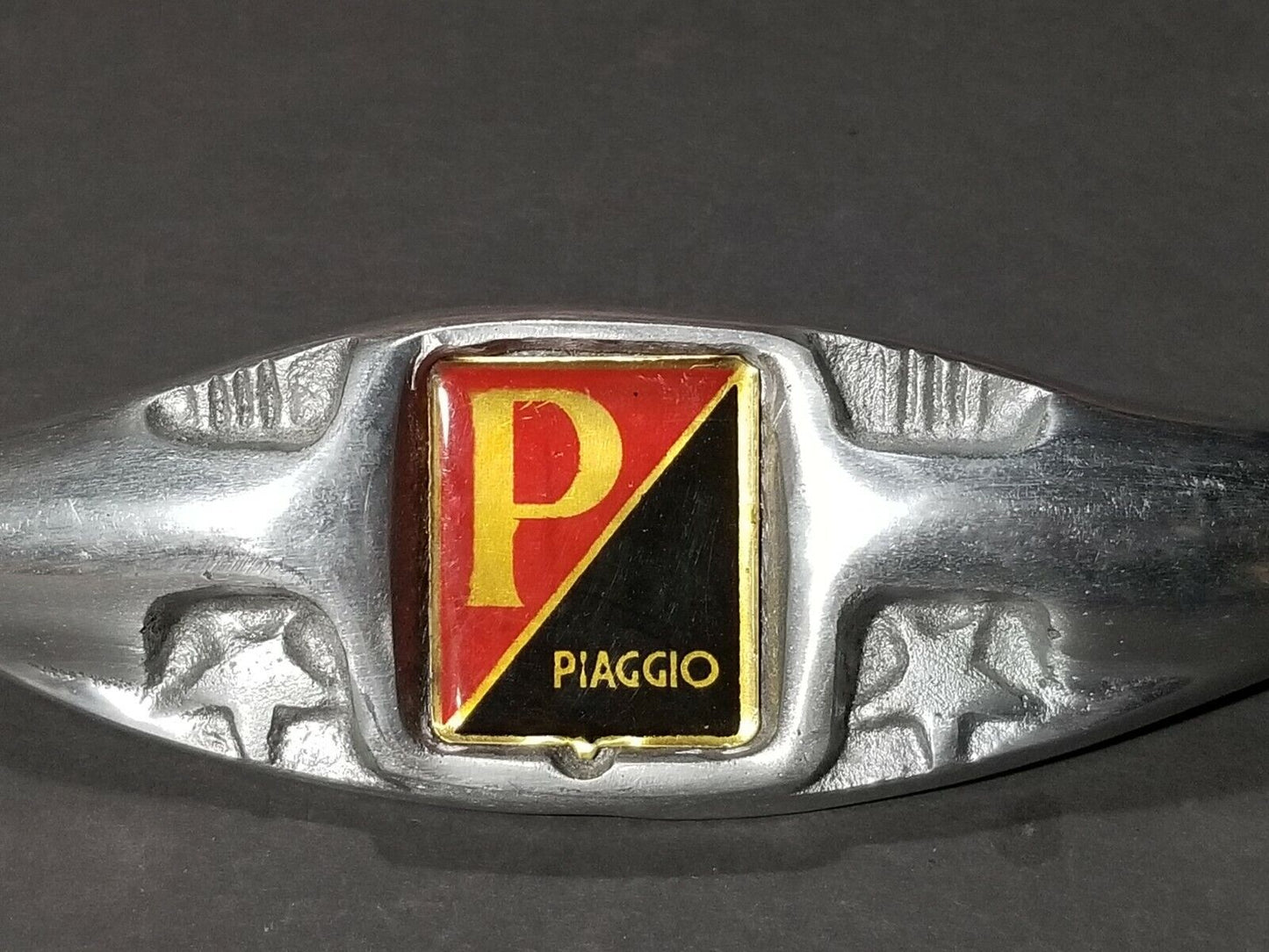 Vintage Style Vespa Piaggio Scooter Legshield Badge Emblem Retro Italian