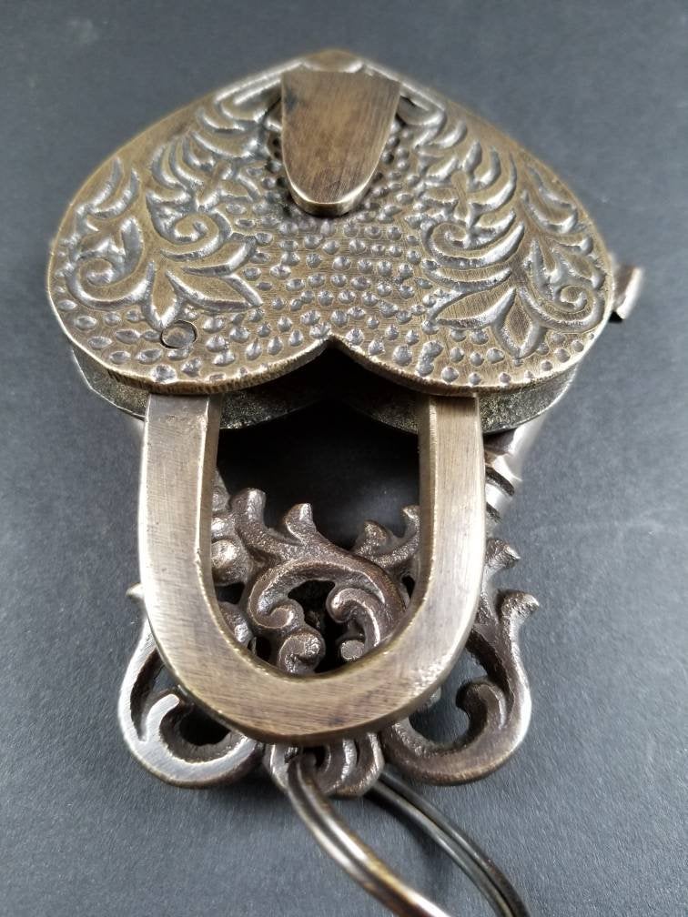 Heart Shaped Love Lock, Commitment, Paris Bridge, Valentine, w.2 Ornate Keys Solid Quality Brass #L7