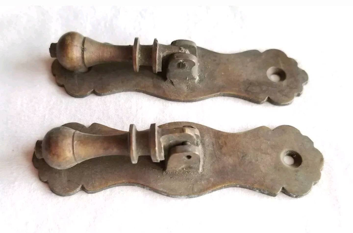 2 Antique Ornate teardrop pendant Brass Handles Drawer Pulls 3-1/2" #H2