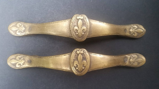 2 x Antique Style French Fleur de Lis solid brass handles, drawer pulls, furniture hardware  5-5/8" wide #P3
