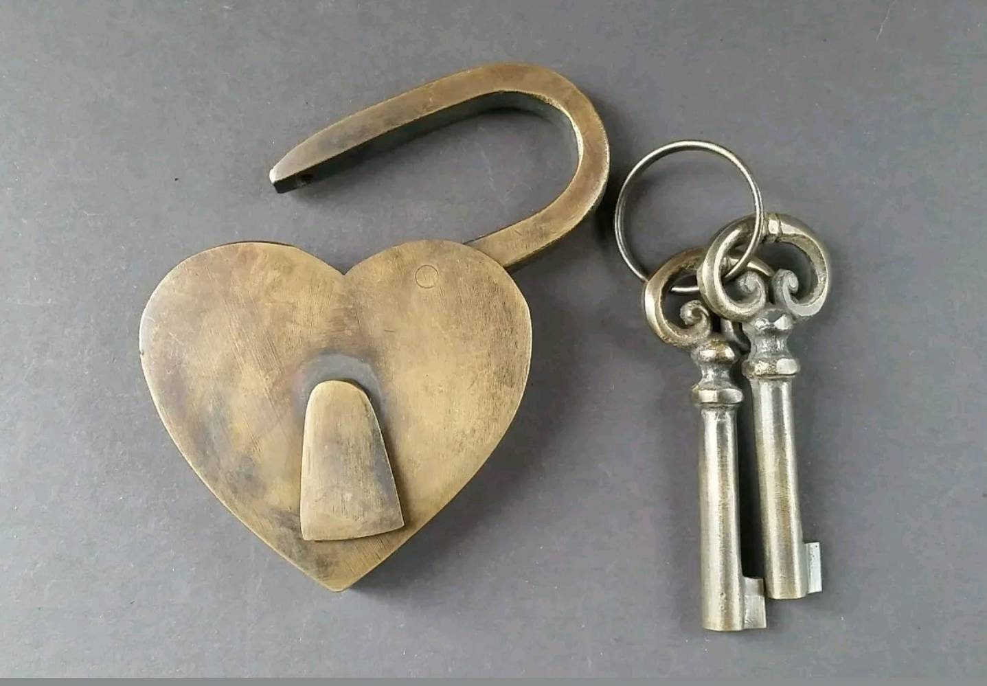 Heart Shaped Love Lock, Commitment Lock, Paris Bridge Lock, Valentine Lock with 2 Ornate Skeleton Keys Solid Quality Brass Large lock #L1.