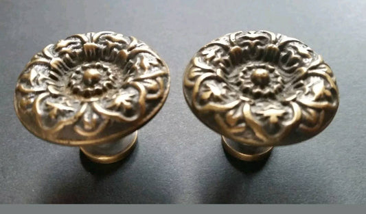 2 x Antique Style Solid Brass Decorative ROUND KNOBS Ornate FLORAL Classic design 1-1/4" dia. #K25
