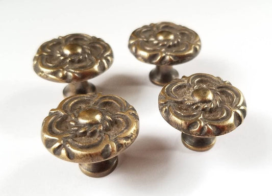 4 x Antique Vintage Style French Provincial Brass Floral Knobs Pulls Handles 1" diameter.  #K19.Unlaquered.