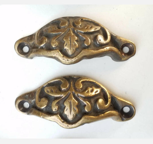 2 x Apothecary Cabinet Drawer Bin Pull Handles in Solid Brass with Oak Leaf Motiff 2 7/8" wide #A3