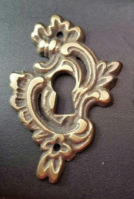 1 x Small Antique French Brass Escutcheon Hardware Ornate Fancy Keyhole Cover Escutcheon, Louis XIV French Country, approx 1-1/4" wide #E15