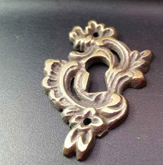 1 x Small Antique French Brass Escutcheon Hardware Ornate Fancy Keyhole Cover Escutcheon, Louis XIV French Country, approx 1-1/4" wide #E15