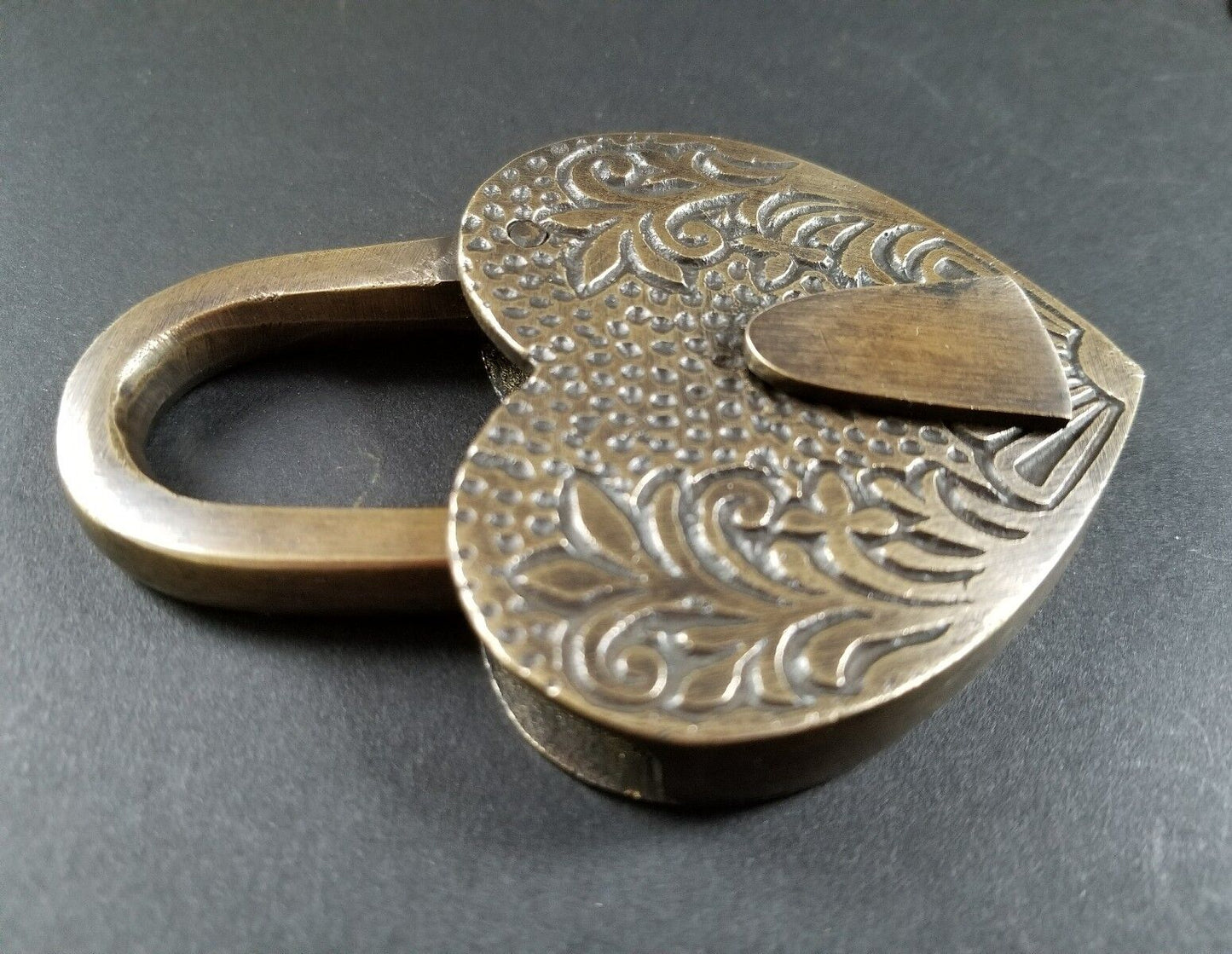 ♡ HEART LOVE Paris PADLOCK 3-3/4" Ornate carving Vtg. Style, 2 Skeleton Keys #L7