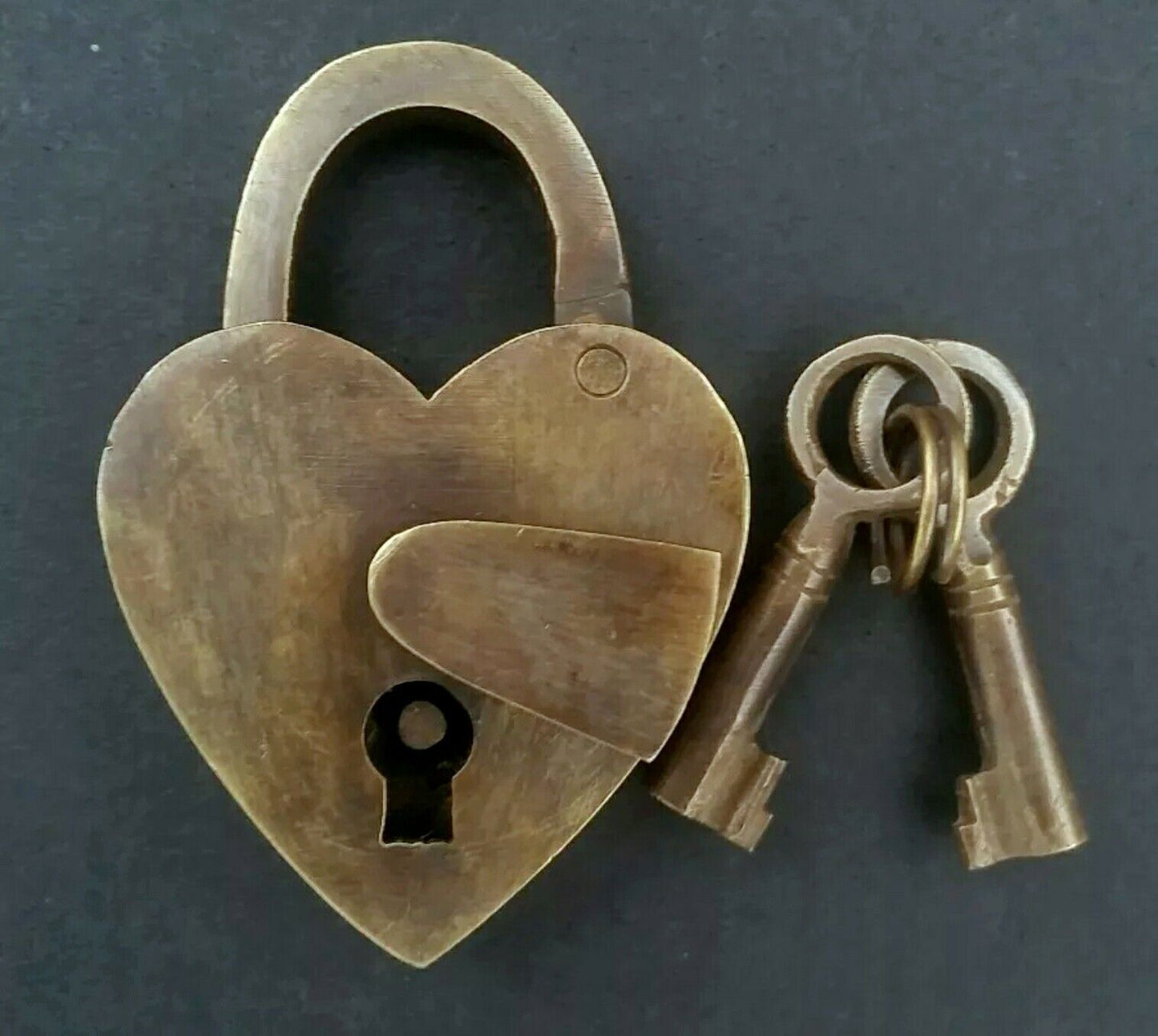 Vtg. Style ♡ Love Valentine Heart Paris PADLOCK, 2 SKELETON Keys Brass  3"t. #L3