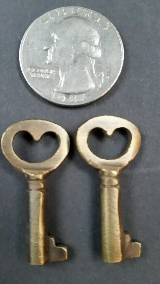 2 Unique Small Antique Vintage Style Brass HEART LOVE Keys Jewelry component #L6