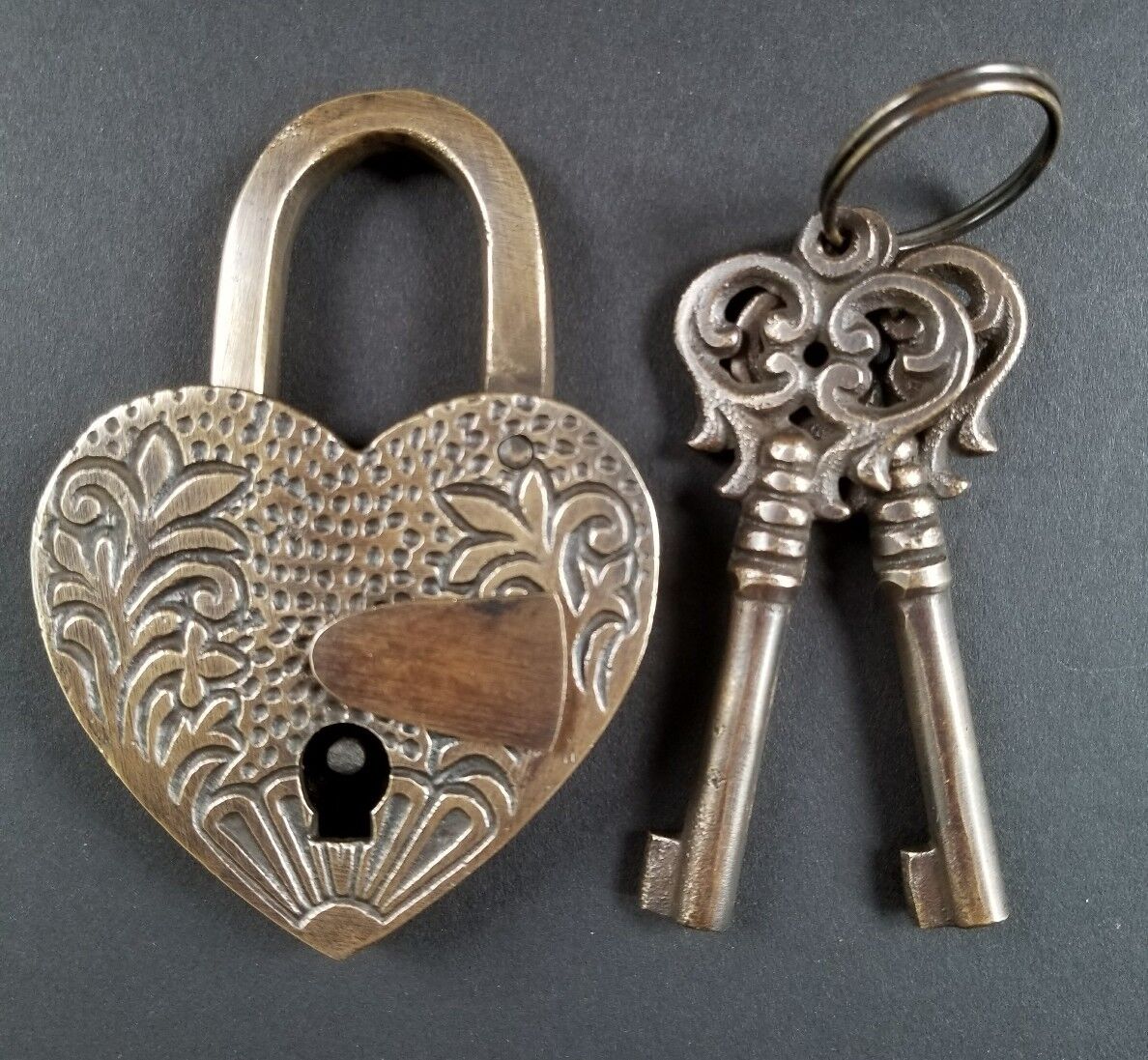 ♡ HEART LOVE Paris PADLOCK 3-3/4" Ornate carving Vtg. Style, 2 Skeleton Keys #L7