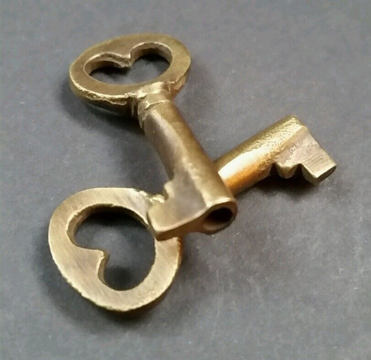 2 Unique Small Antique Vintage Style Brass HEART LOVE Keys Jewelry component #L6