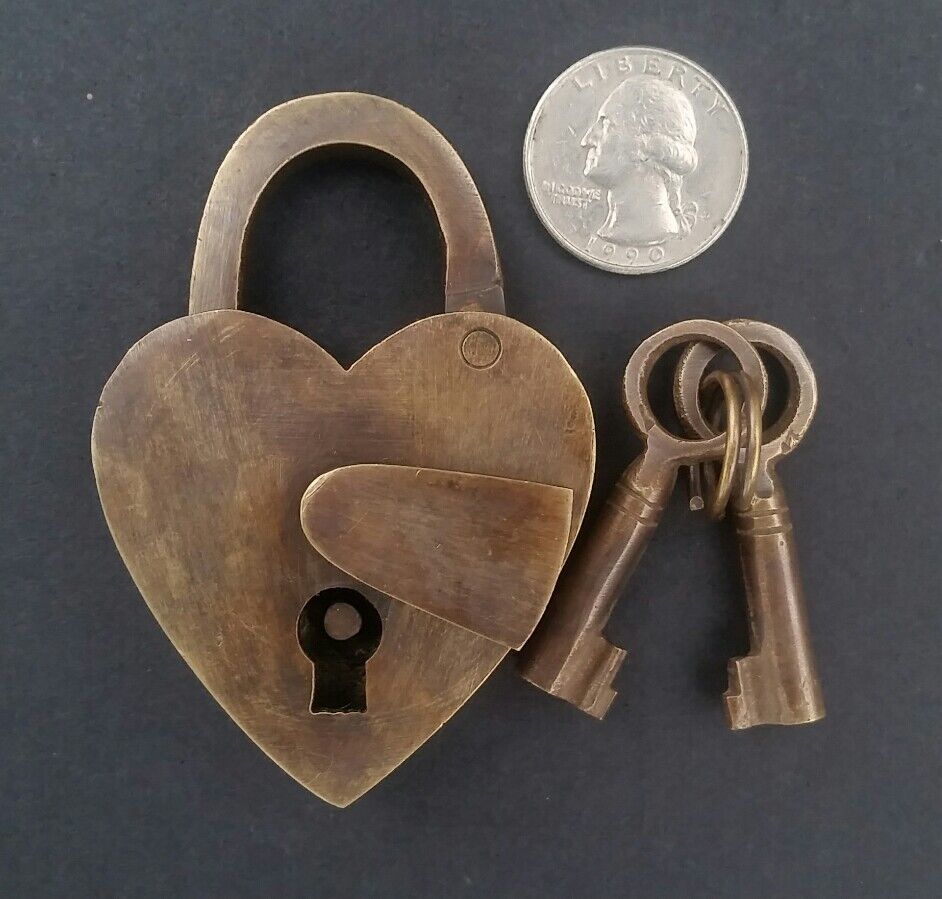 Vtg. Style ♡ Love Valentine Heart Paris PADLOCK, 2 SKELETON Keys Brass  3"t. #L3