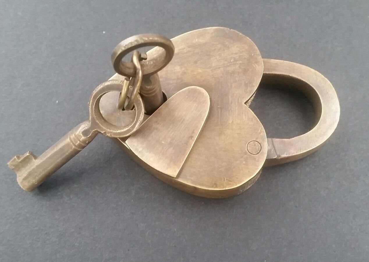 Vtg. Style ♡ Love Valentine Heart Paris PADLOCK, 2 SKELETON Keys Brass  3"t. #L3