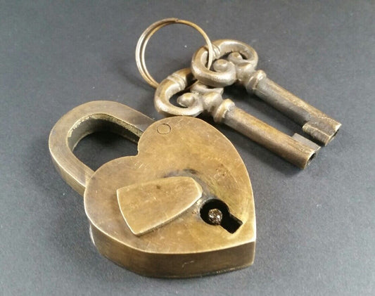 Vtg. style ♡ Love Valentine Paris HEART LOCK 2 Skeleton Keys Brass 2-3/4" #L8