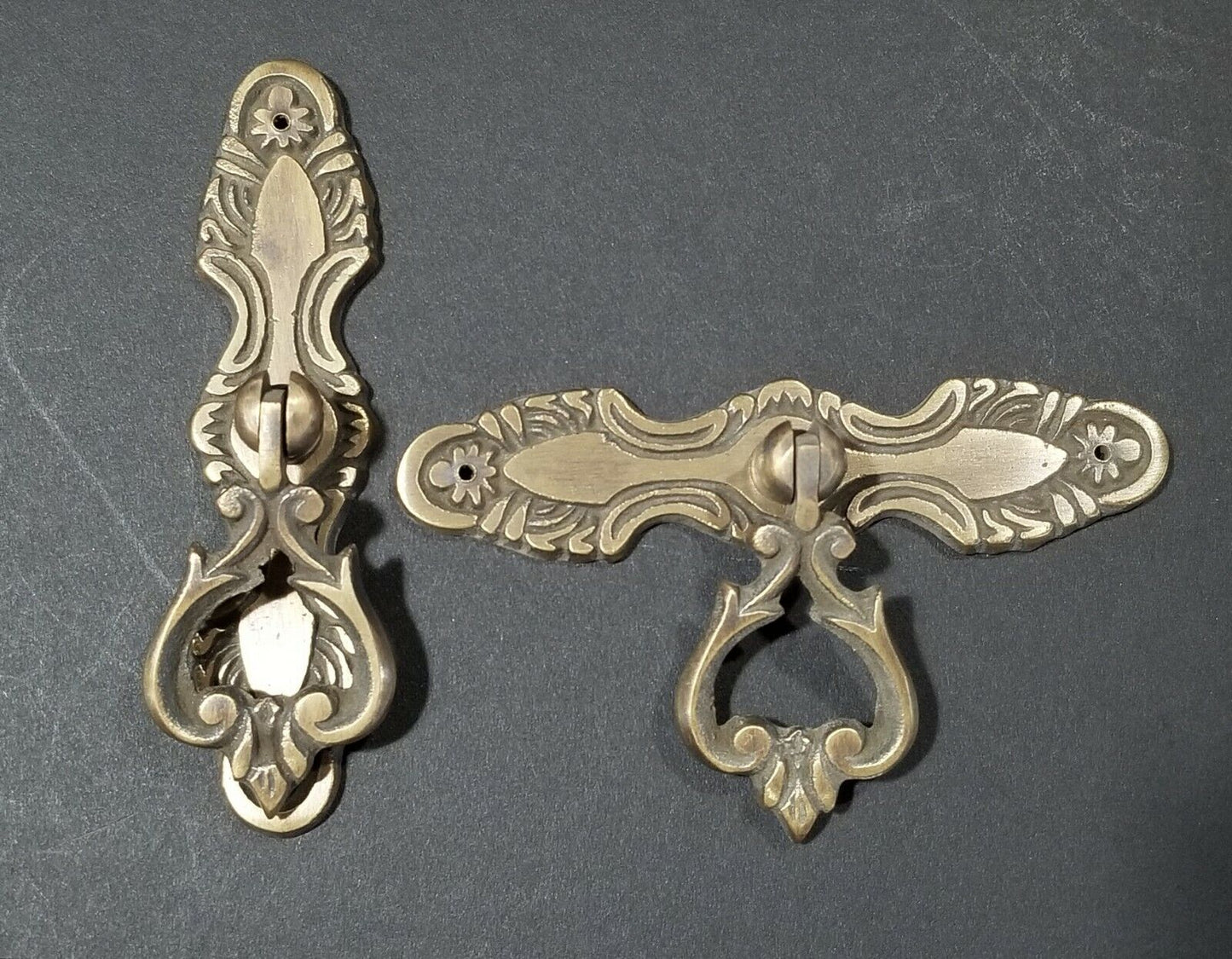 2 x Antique Style Tear Drop Brass Handle Pulls  3-3/4" Floral Backplate #H9