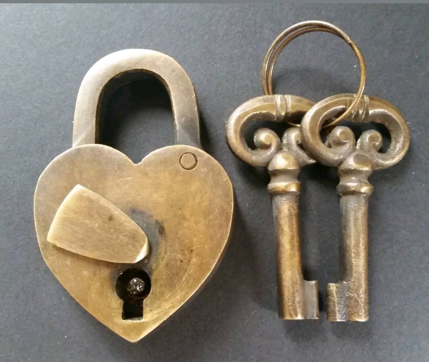 Heart Shaped Love Lock, Commitment Lock, Paris Bridge lock, Valentine Lock with 2 Ornate Keys #L8