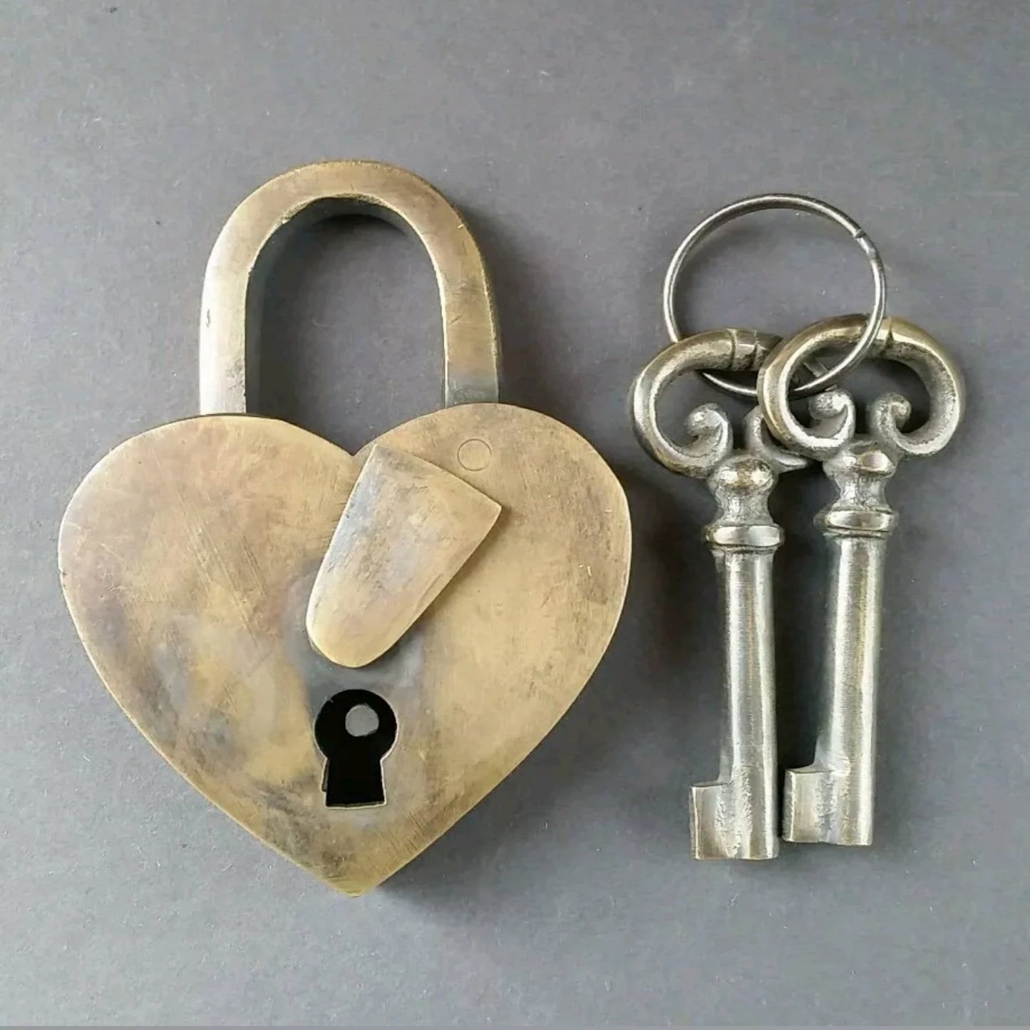 Heart Shaped Love Lock, Commitment, Paris Bridge, Valentine, w.2 Ornate Keys Solid Quality Brass #L1